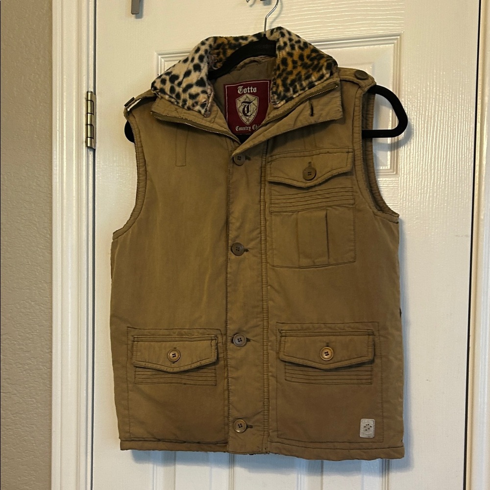 Totto quilted khaki vest